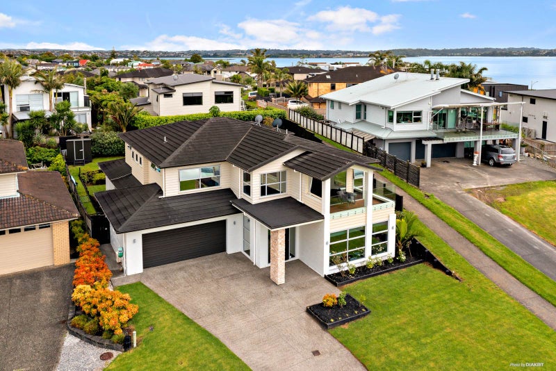 29 Karemoana Drive, Te Atatu Peninsula, Auckland - Carousel 2