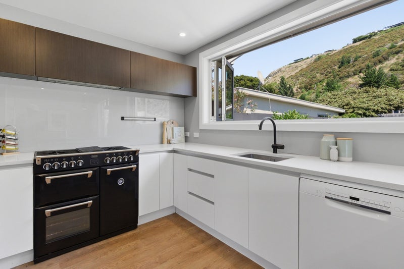 8 Whitfield Street, Sumner, Christchurch - Carousel 2