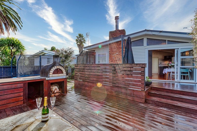 11 Meredith Street, Blockhouse Bay, Auckland - Carousel 1