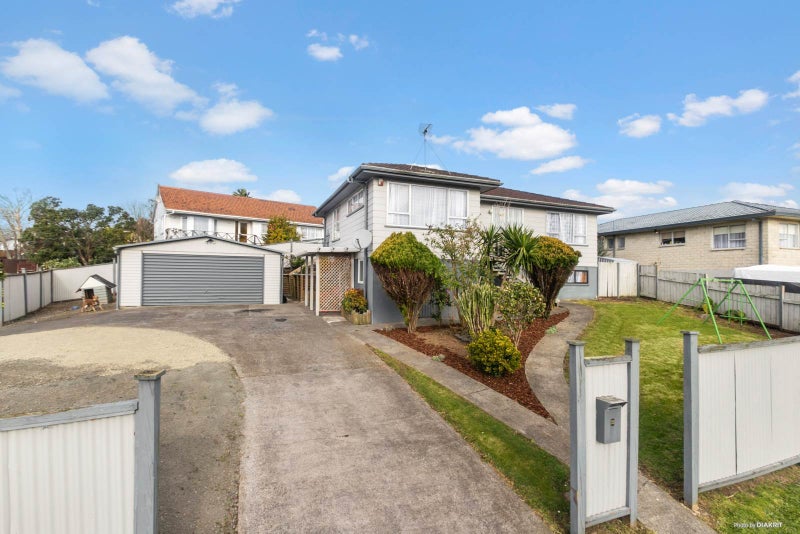 2 Iris Place, Clendon Park, Auckland - Carousel 1
