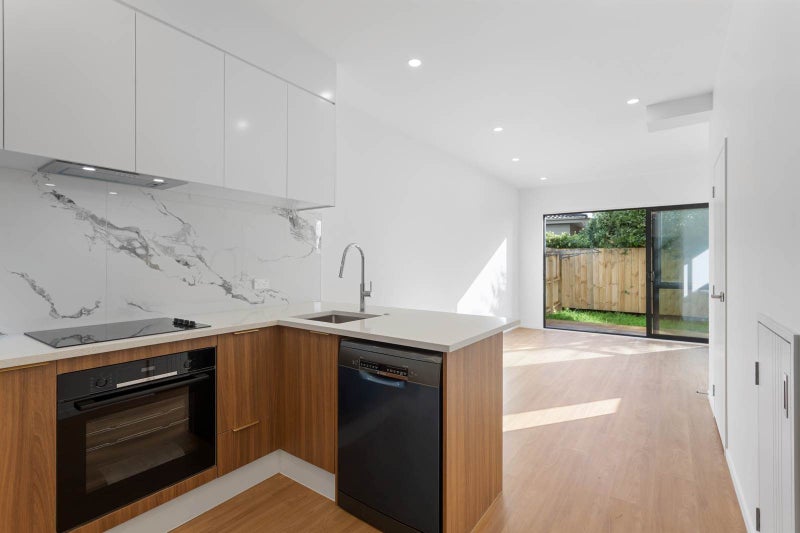 58 Waipani Road, Te Atatu Peninsula, Auckland - Carousel 2