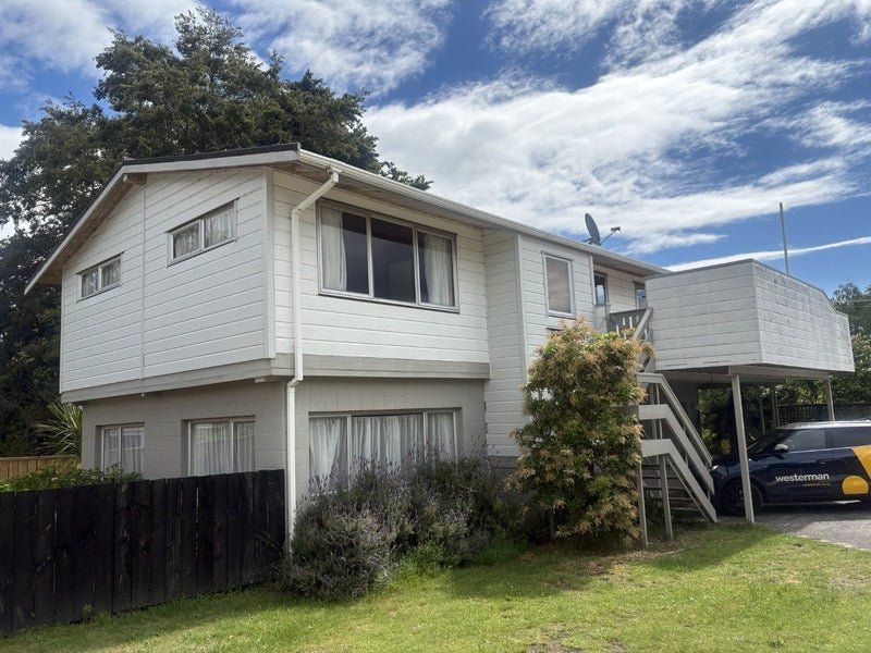10A Gradwell Place, Two Mile Bay, Taupo - Carousel 1
