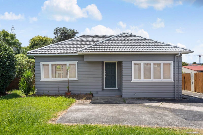 137A Te Atatu Road, Te Atatu South, Auckland - Carousel 1