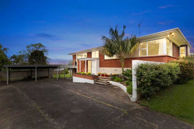 8 Leewood Place, Pakuranga Heights, Auckland - Carousel 1