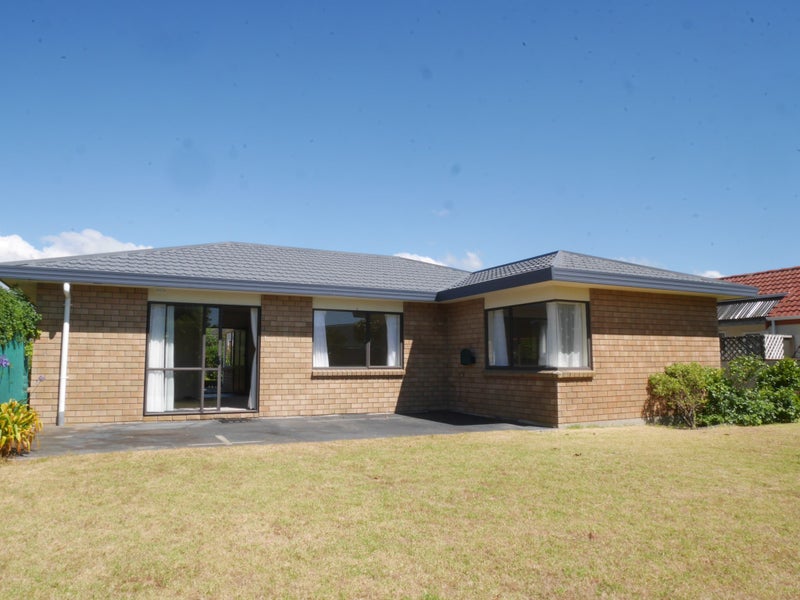 125 Queens Road, Waikanae Beach, Waikanae - Carousel 1