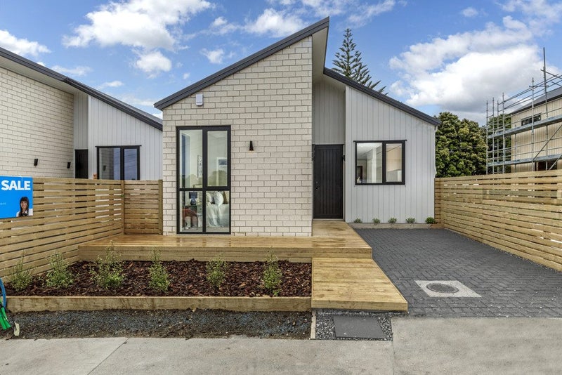 6 Kotiu Place, Massey, Auckland - Carousel 2