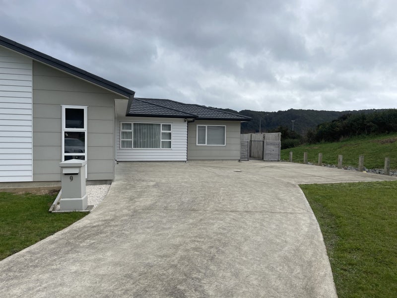 9 Brian Morgan Terrace, Wainuiomata, Lower Hutt - Carousel 2