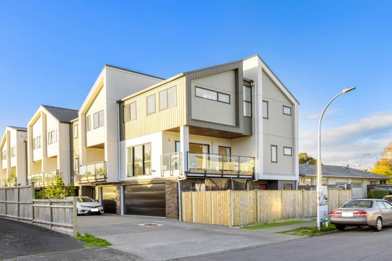 3A Hemsway Place, Sunnyhills, Auckland - Carousel 1