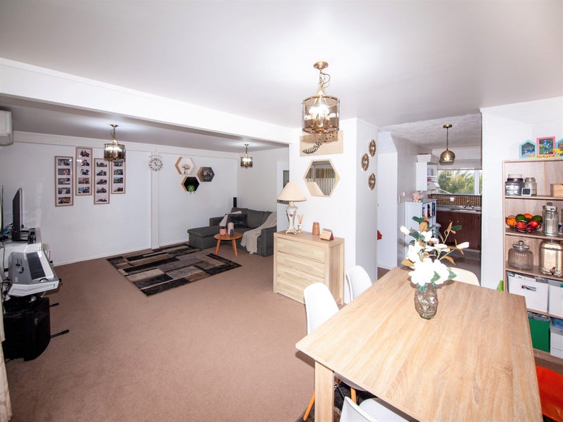 18 Hollydale Grove, Churton Park, Wellington - Carousel 2