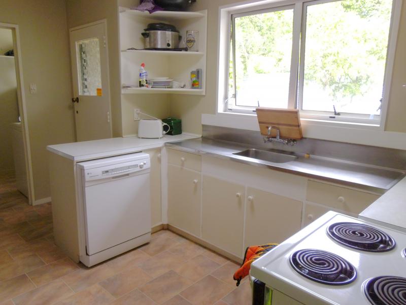 2 Geraldine Crescent, Cloverlea, Palmerston North - Carousel 2