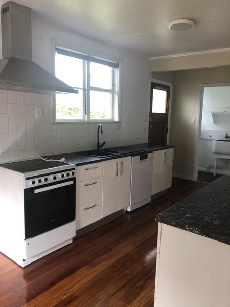 22 Balloch Street, Fairfield, Hamilton - Carousel 2