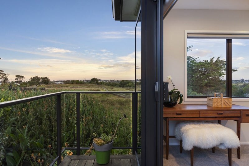 10C Kestrel Place, Wai o Taiki Bay, Auckland - Carousel 2