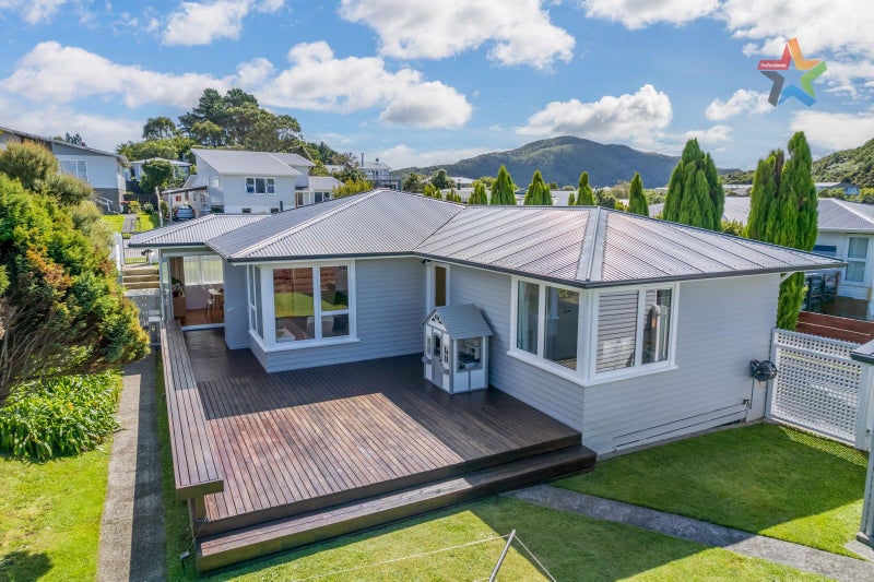 8 Cherry Blossom Grove, Maungaraki, Lower Hutt - Carousel 2