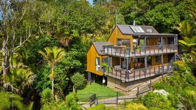 52 Kauri Point Road, Laingholm, Auckland - Carousel 1