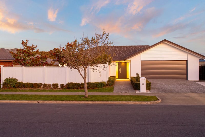 9 Westpark Drive, Burnside, Christchurch - Carousel 1
