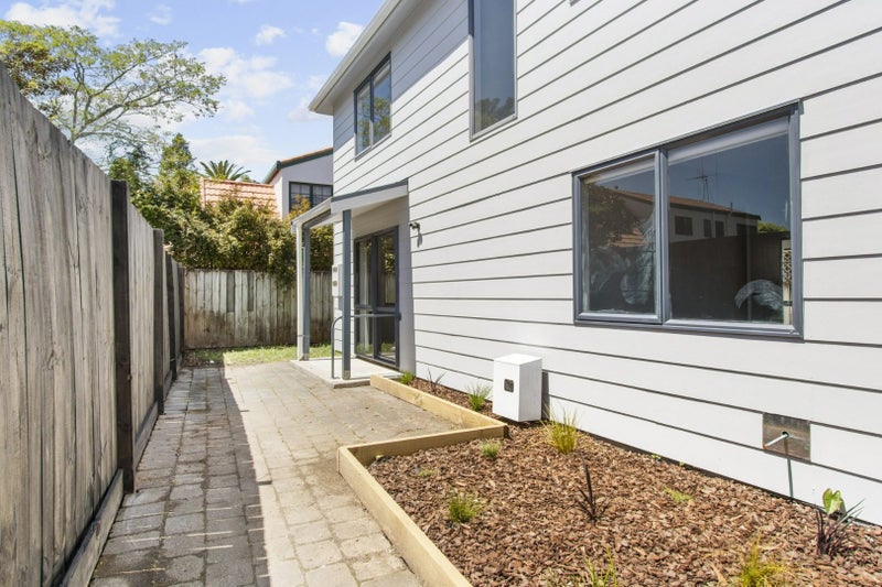 33A Pembroke Street, Hamilton Lake, Hamilton - Carousel 1