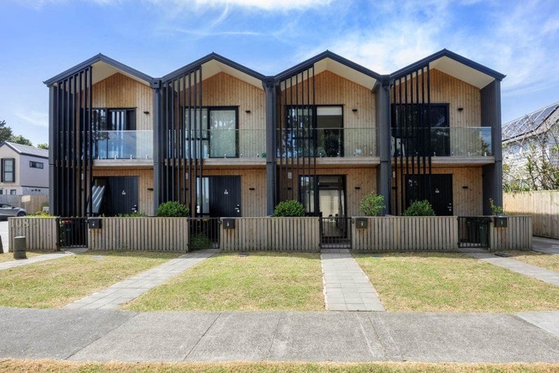 2/108 Beach Road, Te Atatu Peninsula, Auckland - Carousel 1