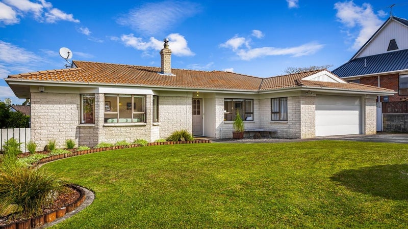 15 Tatyana Place, Massey, Auckland - Carousel 1