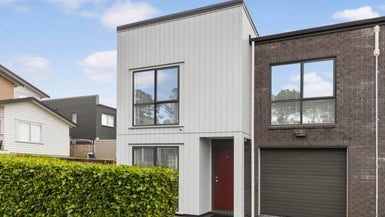 1 Orowaru Avenue, Massey, Auckland - Carousel 1