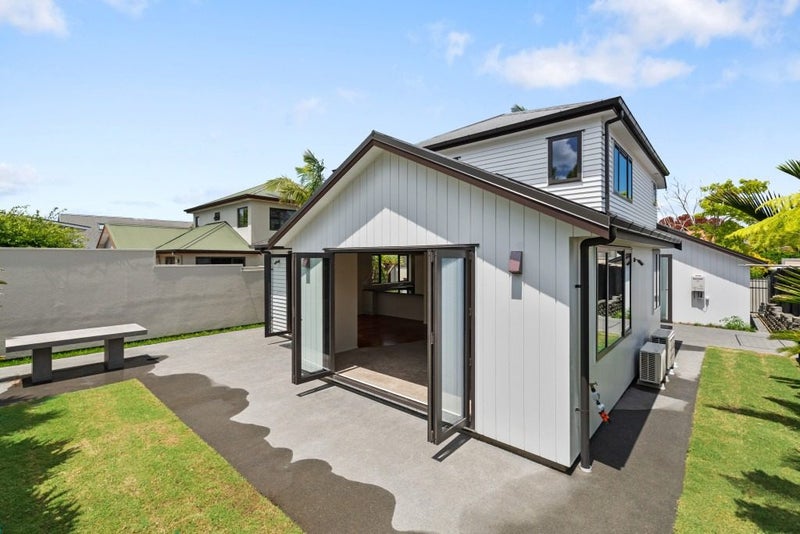 49B Dignan Street, Point Chevalier, Auckland - Carousel 21