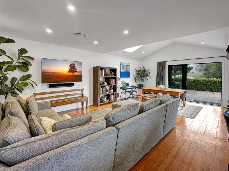 45 Heretaunga Square, Silverstream, Upper Hutt - Carousel 2