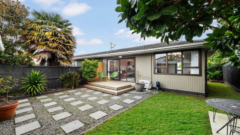 5D Orchard Street, Avondale, Auckland - Carousel 1
