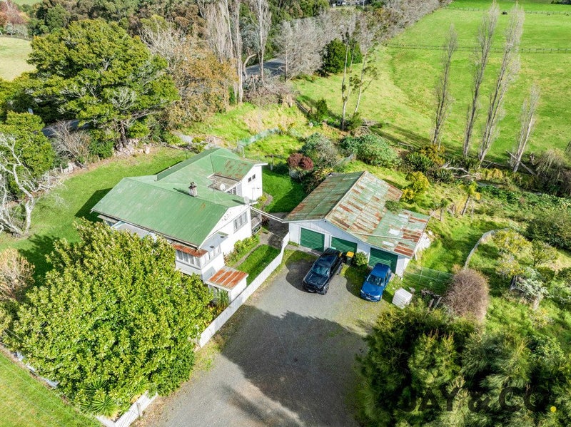 51 Whitford Park Road, Howick - Carousel 1