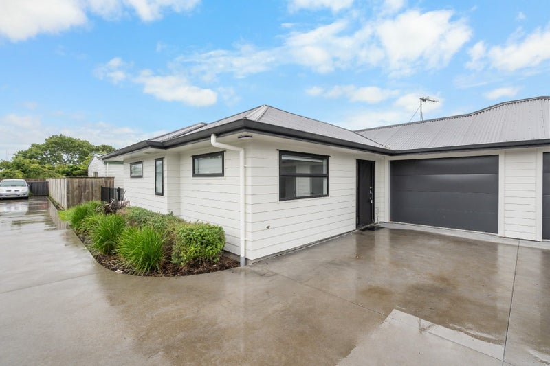 2/4 Cotton Street, St Andrews, Hamilton - Carousel 1
