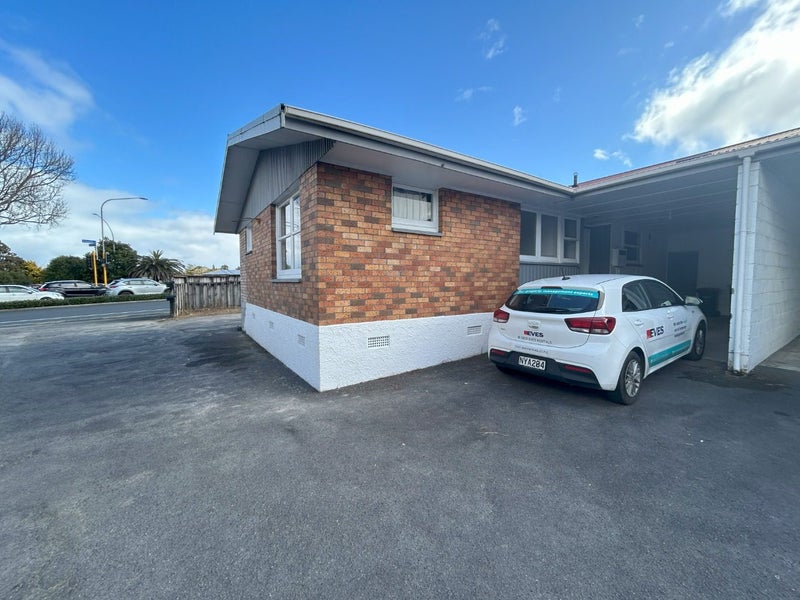 1370 Victoria Street, Beerescourt, Hamilton - Carousel 12
