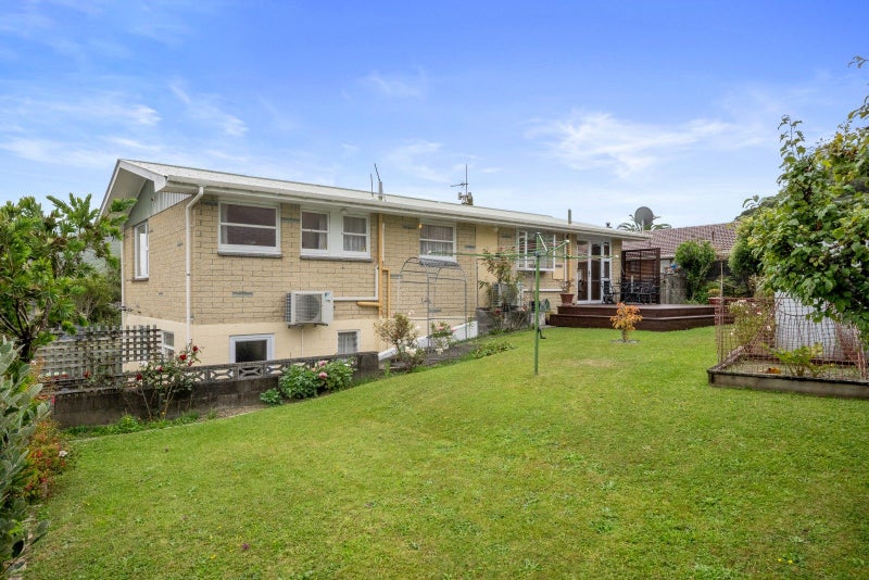 20 Sunnyview Drive, Brown Owl, Upper Hutt - Carousel 20