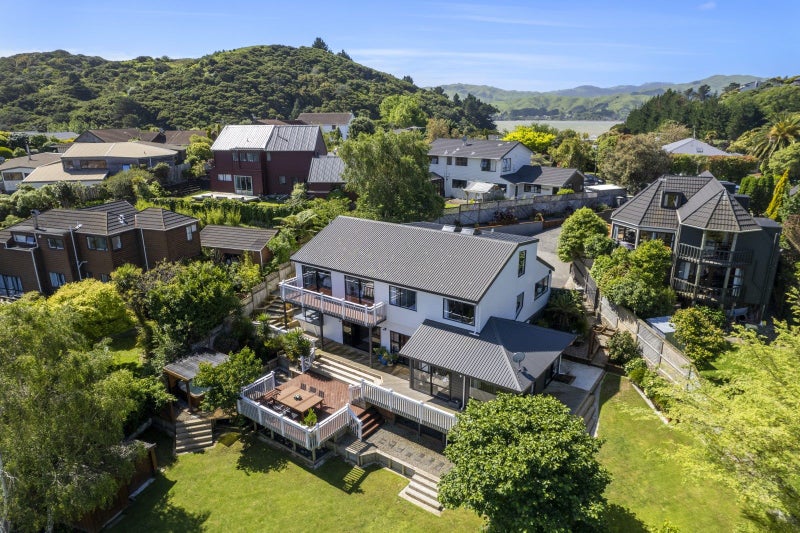 15 Observatory Close, Whitby, Porirua - Carousel 1