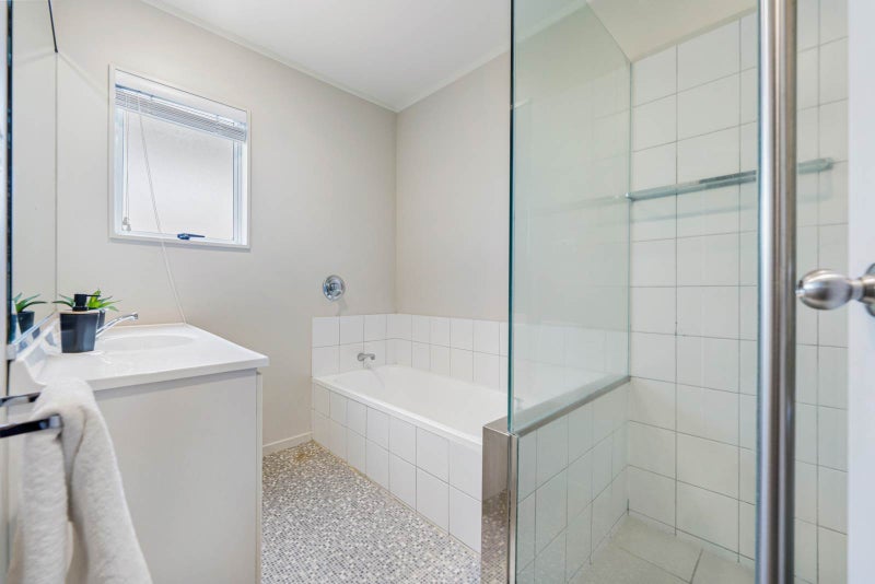 1/28A Godley Road, Green Bay, Auckland - Carousel 15