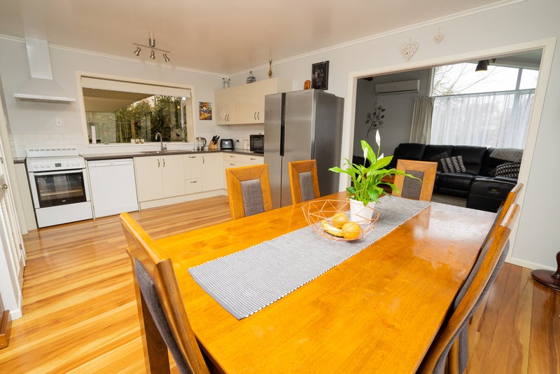 2 Margaret Place, Deanwell, Hamilton - Carousel 2