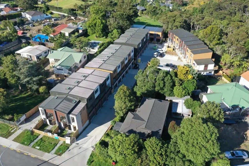 10/9 Schnapper Rock Road, Greenhithe, Auckland - Carousel 2