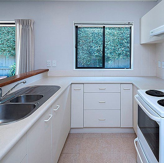 23 Oakwood Grove, Eastern Beach, Auckland - Carousel 2