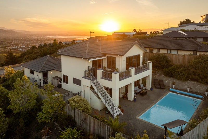 1 Crown Terrace, Britannia Heights, Nelson - Carousel 1