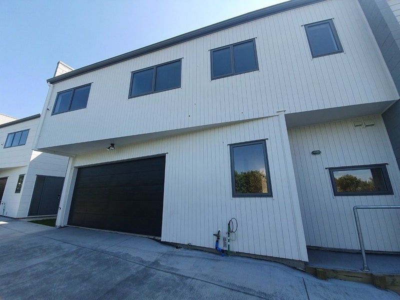 24B Castledine Crescent, Glen Innes, Auckland - Carousel 1