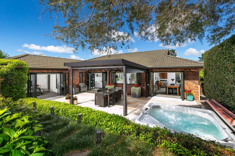 3 Admirals Court Drive, Greenhithe, Auckland - Carousel 1