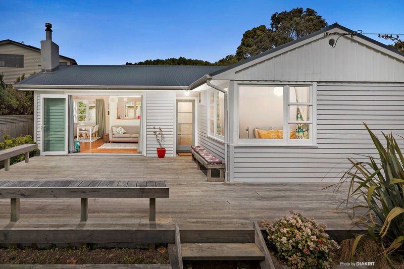 109 Severn Street, Island Bay, Wellington - Carousel 1