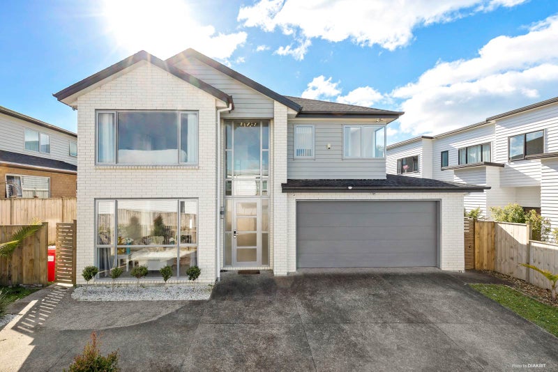 27 Travis View Drive, Fairview Heights, Auckland - Carousel 1
