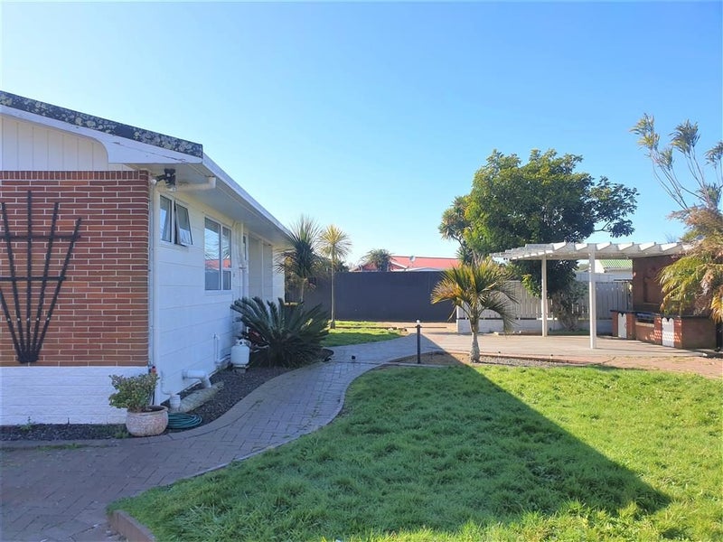 25 Buckingham Crescent, Manukau, Auckland - Carousel 1