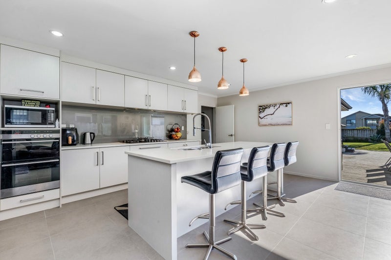 61 Turnberry Drive, Wattle Downs, Auckland - Carousel 2