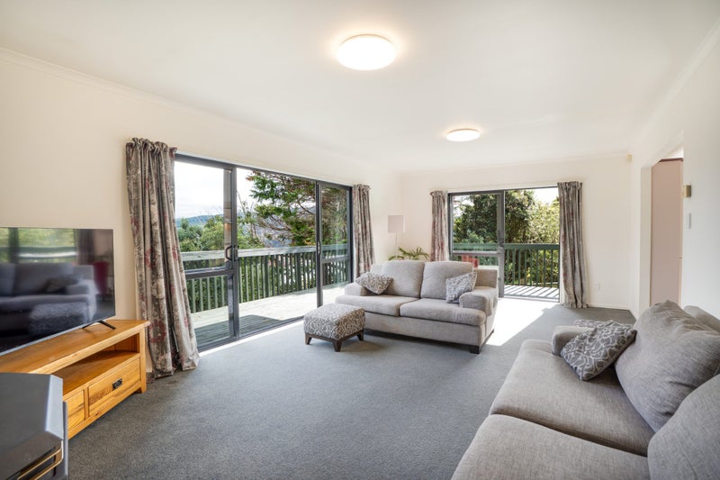 195 Holborn Drive, Stokes Valley, Lower Hutt - Carousel 2
