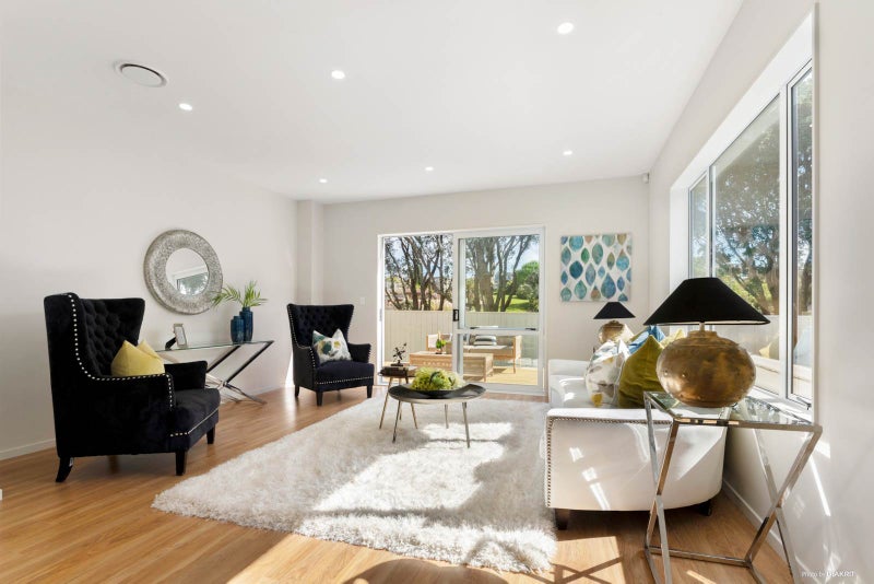 8A Jern Place, Eastern Beach, Auckland - Carousel 2