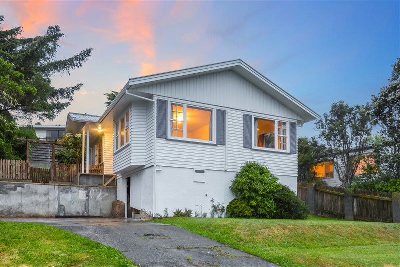 117 Conclusion Street, Ascot Park, Porirua - Carousel 1