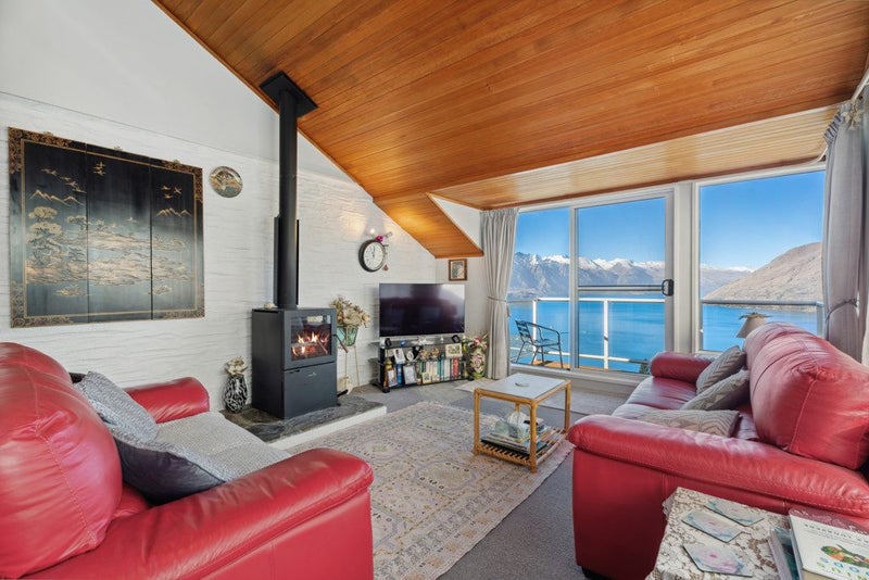 7B Von Place, Fernhill, Queenstown - Carousel 1