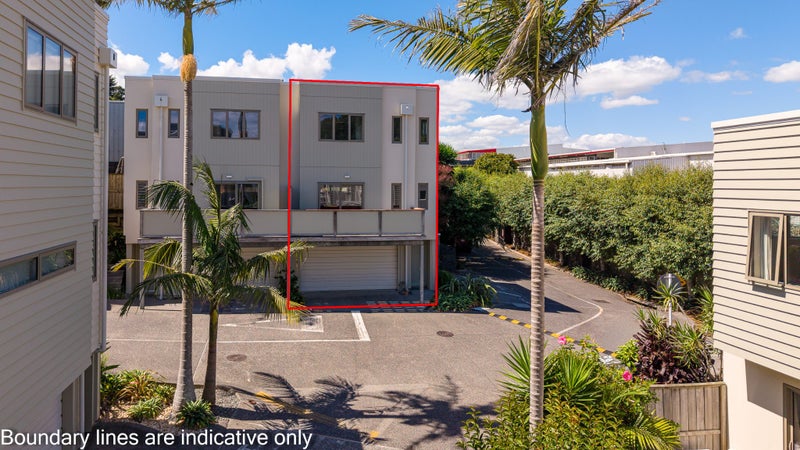 1/21 Hunters Park Drive, Three Kings, Auckland - Carousel 1