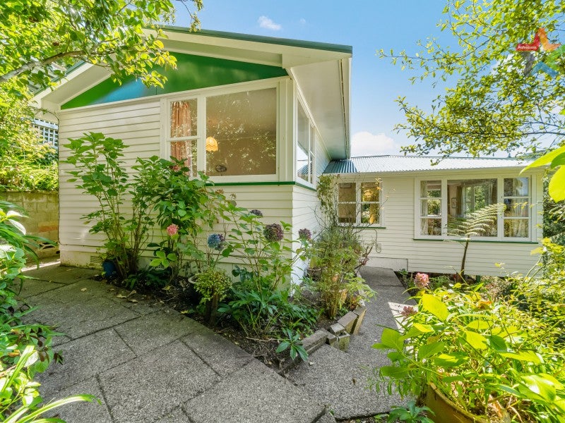 22 Cedar Street, Maungaraki, Lower Hutt - Carousel 1