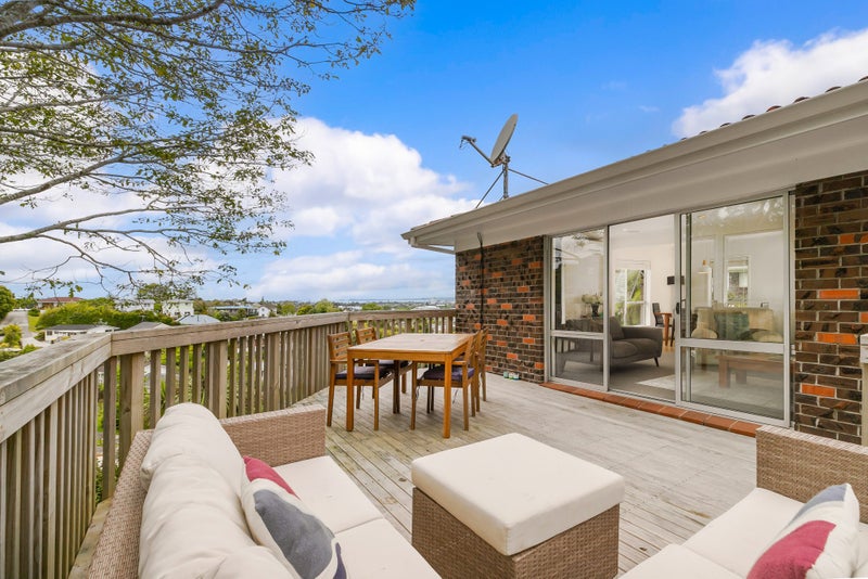 43 Agincourt Street, Glenfield, Auckland - Carousel 1