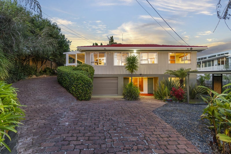 7 Seaton Road, Murrays Bay, Auckland - Carousel 1